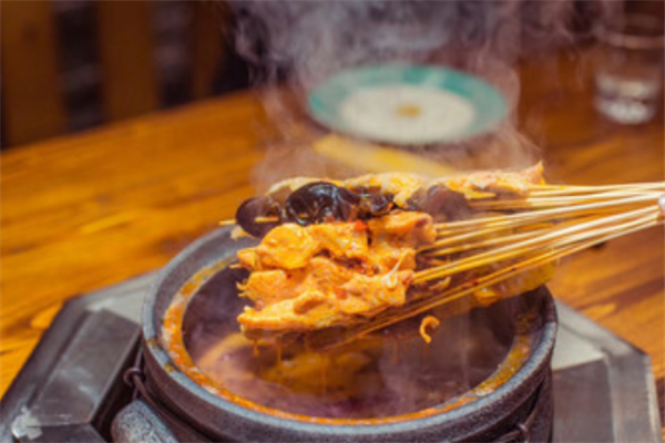 帝九食代泥鍋麻辣串加盟